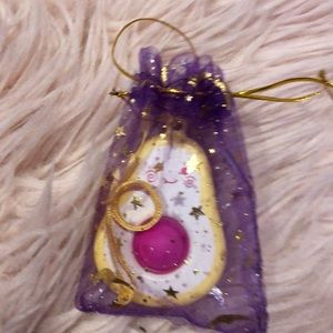 Simple dimple avocado